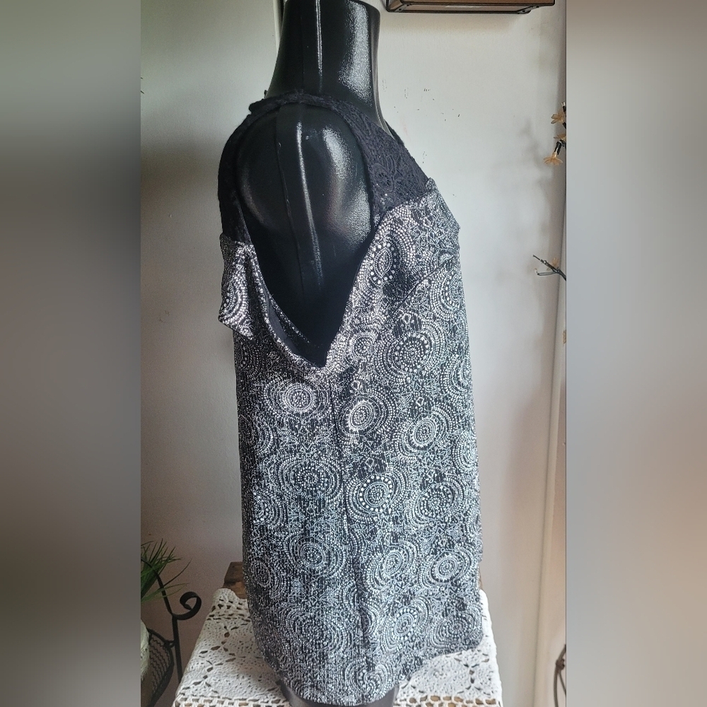Black Patterned Cold-Shoulder Tunic Top - Picture 6 of 7